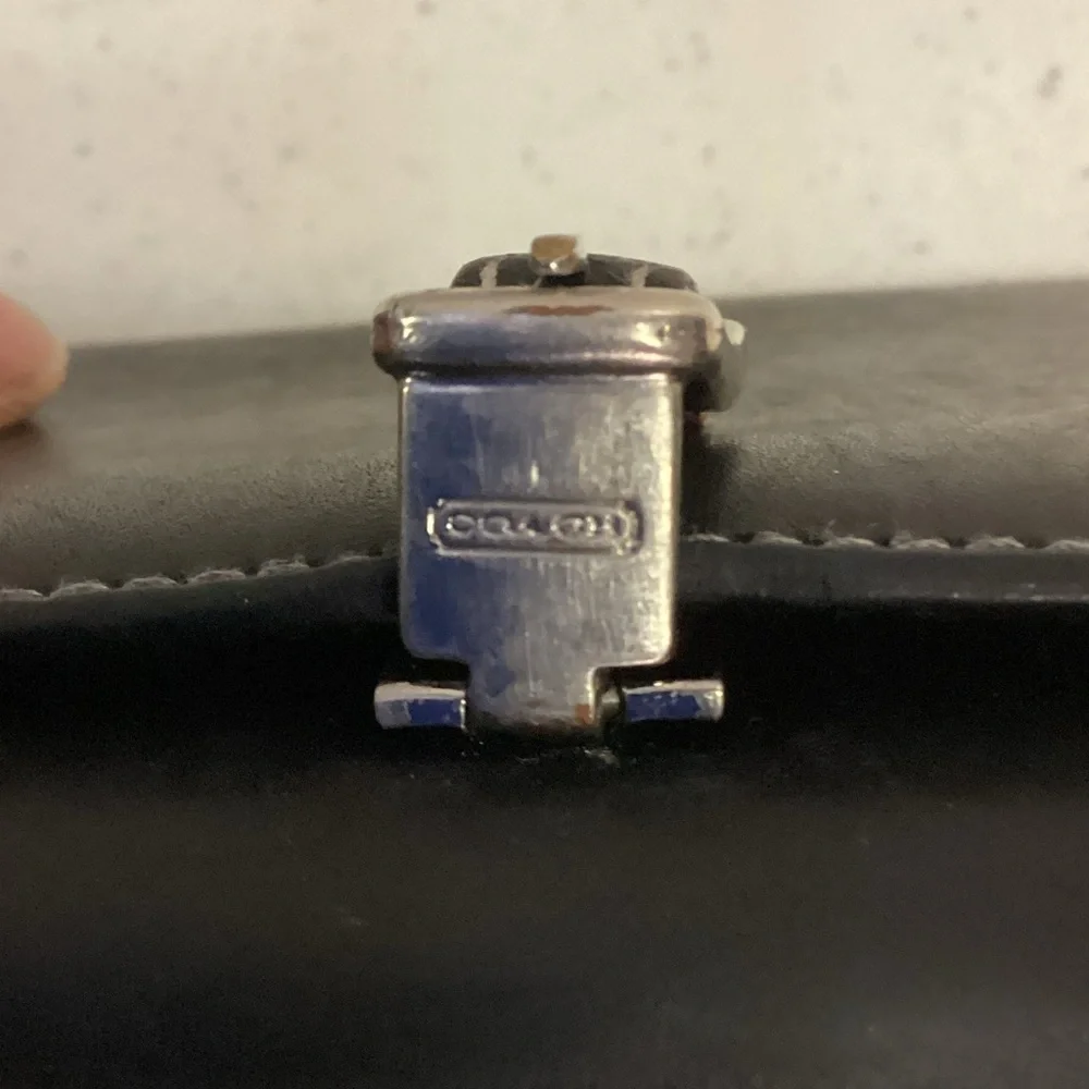 Coach Vintage Black Leather Wallet with Silver Clasp - Picture 2 of 16